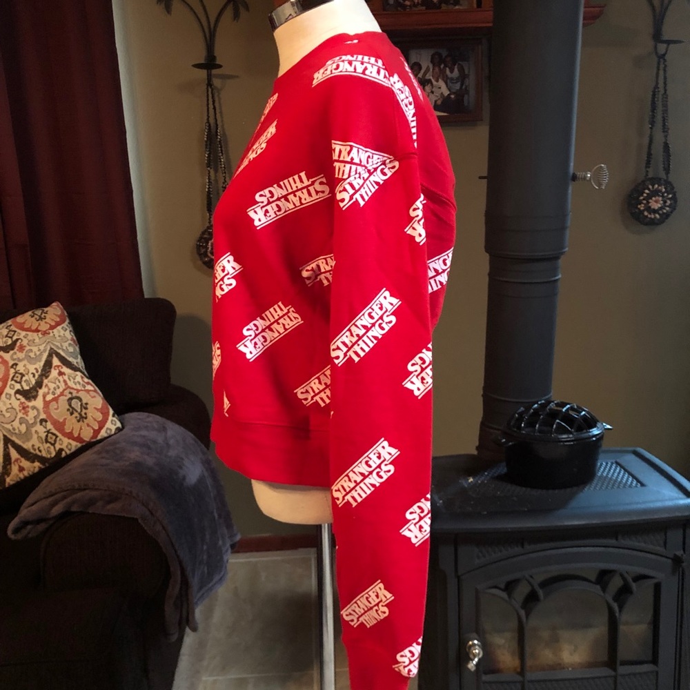 Stranger Things Red Pullover *RARE* - Picture 5 of 6